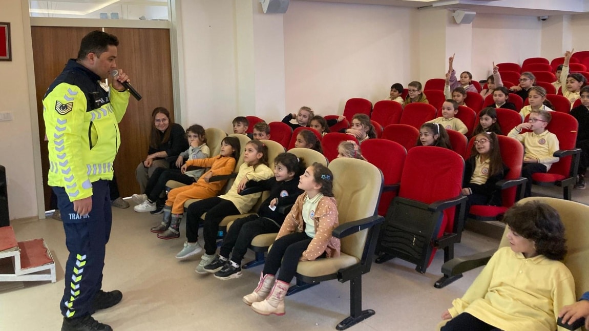 JANDARMA OKULUMUZDA TRAFİK EĞİTİMİ VERDİ.